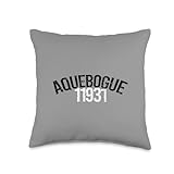 Retro Aquebogue 11931 North Fork Classic Hampton Vintage Long Island NY New York Suffolk Orient Point Peconic Southold Mattituck Laurel Jamesport Greenport Aquebogue Cutchogue East Marion 100% spun-polyester fabric Double-sided print Filled with 100%...