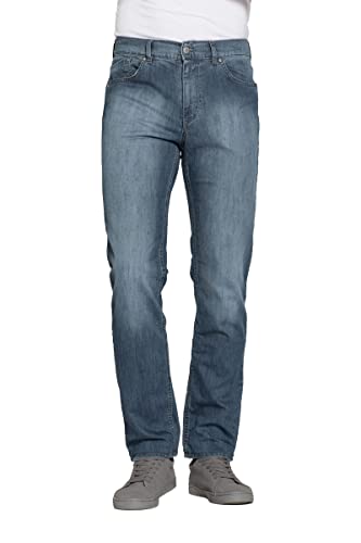 Jeans dal taglio classico regular fit, perfetti per ogni tipo di fisico e silhouette maschile.