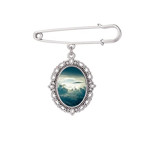 Broche chemise nuages gris et blanc pour ajuster un décolleté plongeant