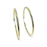 Boucles d’oreilles créoles en or jaune de 18 k Largeur 3 mm diamètre extérieur 5.5 cm. Poids : 5,10 g d'or fin. Fermeture facile à cliquet.