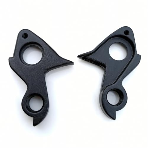 Protezione efficace: la superficie di montaggio del gancio di coda dell'ingranaggio del telaio del ciclismo adotta scanalature radiali per aumentare l'attrito e risolvere il problema dell'allentamento causato dalle vibrazioni durante la guida. Quando il tuo deragliatore posteriore viene sbattuto contro una roccia, il gancio del deragliatore posteriore ruoterà all'indietro e si allontanerà per proteggere il telaio e il deragliatore.
