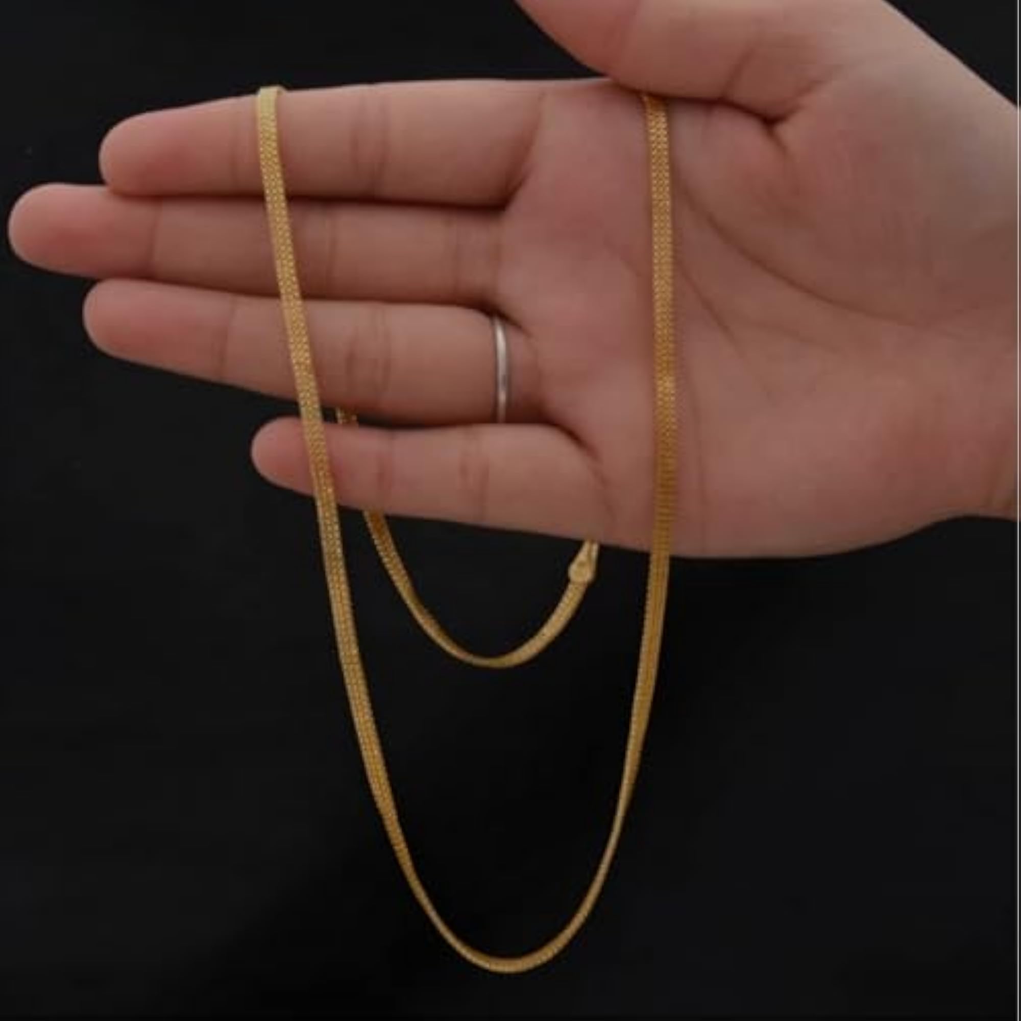 Trendy Gold Plated Unisex Necklace for Gifting