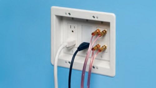 Finished installation of Arlington TVBS507 recessed box with power outlet and low-voltage-Verbindungen.