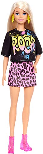 Barbie Fashionista Muñeca rubia con camiseta rock, falda de guepardo y accesorios de moda (Mattel GRB47)
