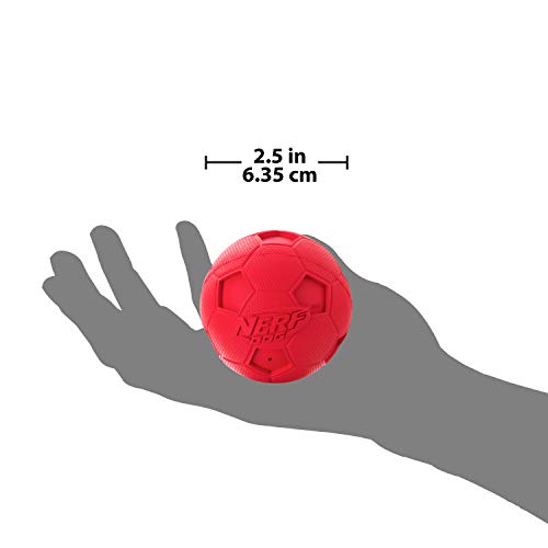Nerf Dog Brinquedo para cães bola de futebol com barulho interativo, leve, durável e resistente à ág