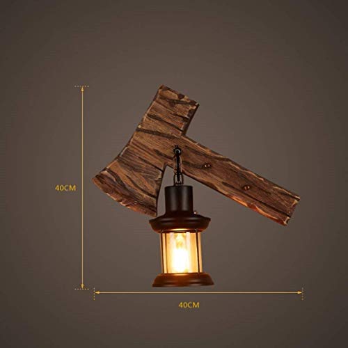 Lámpara de pared de madera soluciona la falta de luz en pasillo oscuro y escaleras