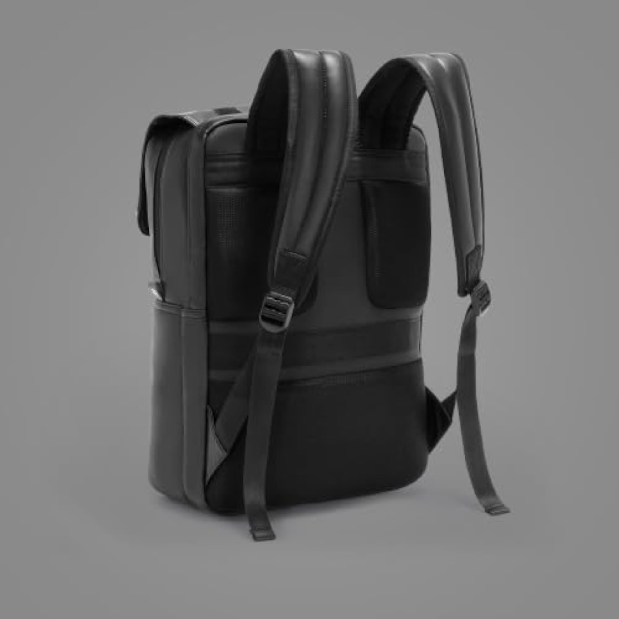 Blvck Breeze Structured Backpack with Padded Laptop Compartment