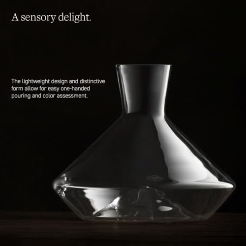 Josephinenhütte - JOSEPHINE Decanter - Brilliant - Hand blown decanter - This crystal glass decanter is designed for 0.75l wine bottles.