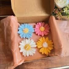 Venvintra Handcrafted Daisy Flower Shaped Candle Set Aesthetic Floral Candle for Home Decor Minimalist Pastel Room Accessories for Weddings Birthdays and Table Centerpiece (Blue, Pack of 6) 2