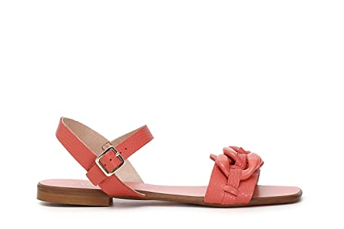 Sandales en cuir avec chaîne élégante en métal doré conçues pour sublimer votre style