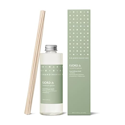 Fjord Doftpinnar refill 200 ml - Doftnoter: Äpple- & päronblom och röda vinbär. Vegansk och flaska av återvunnet material.