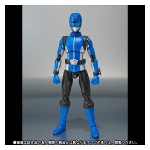 Amazon.co.jp: S.H.フィギュアーツ 特命戦隊ゴーバスターズ ブルー 