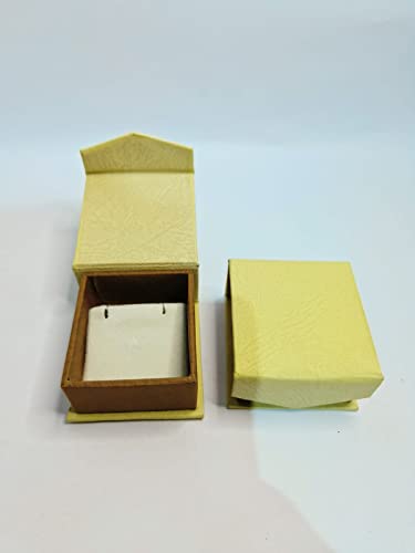 DOOR STEP SHOPPING Jewellery Velvet Earring Box Gift Box (Cream)