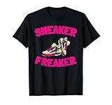Aimez-vous combiner des baskets avec quelque chose de tendance pour créer votre style personnel? Cette conception fait un excellent cadeau anniversaire ou de Noël.