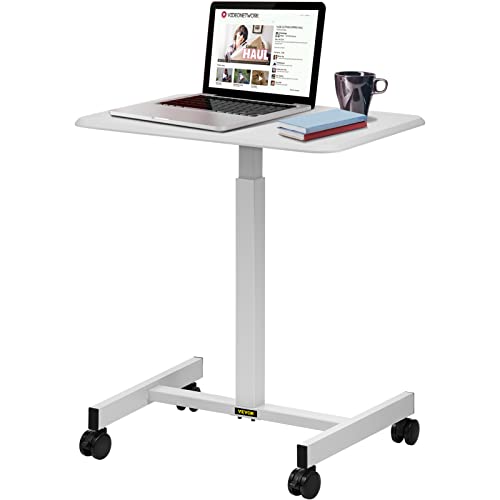 Stare in Piedi o Sedersi con Sicurezza: il supporto mobile è costruito con un telaio in metallo per impieghi gravosi per fornire stabilità e durata superiori. Il pannello del desktop è costituito da una scheda MDF P2 per garantire che sia sufficientemente robusto da gestire una capacità di carico fino a 33 libbre. Tieni il tuo laptop, libri, decorazioni, ecc. in modo sicuro e rotola con stile con sicurezza.