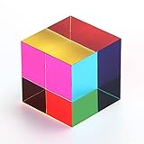 CMYcube ist ein durchscheinender Acrylwürfel mit Cyan, Magenta und Gelb auf jeder Oberfläche. Wenn der Winkel verändert wird, vermischt sich das Licht durch den Würfel in Grün, Rot, Blau usw.