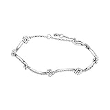 Von Hand veredelte, gewellte Stäbe, die wie Gänseblümchenstängel aussehen, werden durch gleichmäßige gepunktete, funkelnde Blüten mit klaren Cubic Zirkonia-Details ergänzt