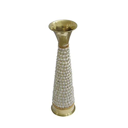 Vase en laiton sculpté main pour une décoration chic de table