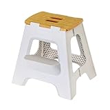 Stable et antidérapant : la surface texturée et les pieds en caoutchouc assurent une bonne adhérence. Ce petit tabouret pliable en plastique garantit sécurité et confort pour adultes et enfants.