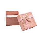Für Ohrringe, Anhänger, Ringe. Dieses Kästchen mit einem raffinierten Schmuckstück ist das beste Geschenk für Familie und Freunde.