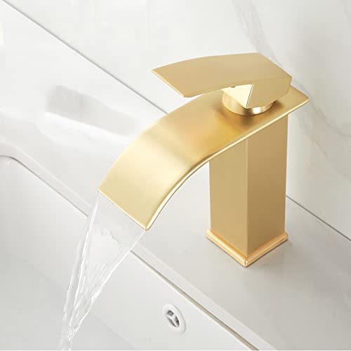 Robinet de lavabo cascade or brossé pour une routine matinale zen - 8