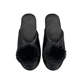 Ces pantoufles en satin, finies à la main, constituent le cadeau idéal pour les futures mariées, les mamans et les adeptes du bien-être. Parfaites pour la chambre, les soirées pyjama, la détente à la maison et toutes vos activités, en intérieur comme en extérieur.