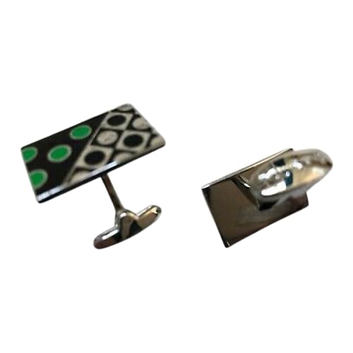 Caratterizzati dall'iconico abbellimento Paul Smith sulle chiusure a dondolo, questi gemelli mostrano l'attenzione del marchio per i dettagli e l'impegno per l'artigianato. La faccia rettangolare dei gemelli è decorata con un design unico di forme grafiche, aggiungendo un tocco di modernità al tuo abbigliamento formale.