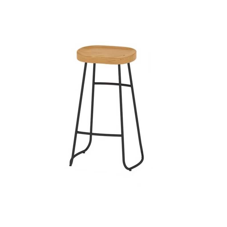 Tabourets de bar en bois massif avec une finition artisanale de qualité