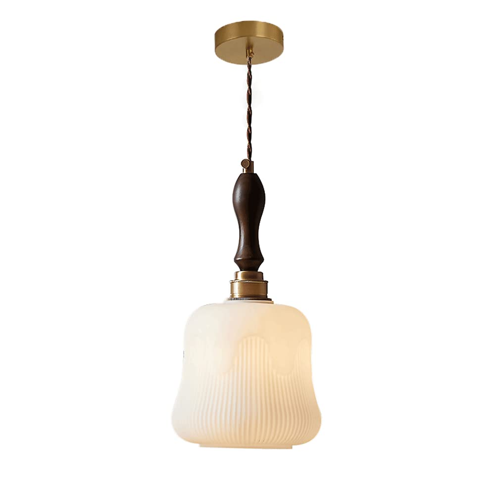 Lustre en laiton noble et suspension en verre blanc soufflé, l'élégance minimaliste japonaise