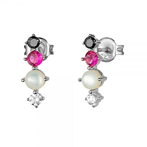 Pendentif chaîne et zircon carré en boucle d'oreille pour sublimer une tenue de mariée