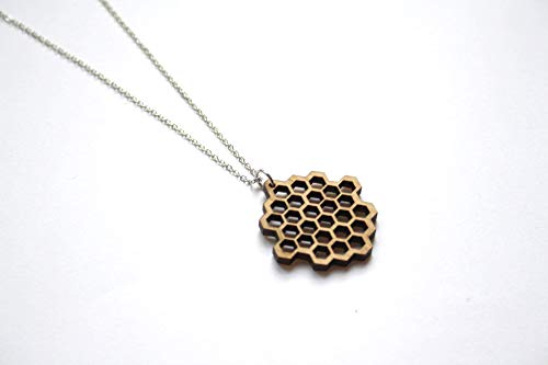 Collier pendentif nid d'abeille homme, femme, unisexe, alvéoles, bois motif pavage hexagonal ajouré, bijou géométrique et naturel, artisanal. – vue 3