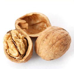 Image of FreshoCartz California Walnuts with Shell | Whole Inshell Walnuts | Sabut Akhrot | Whole Dry Fruit Walnuts (1.8kg)