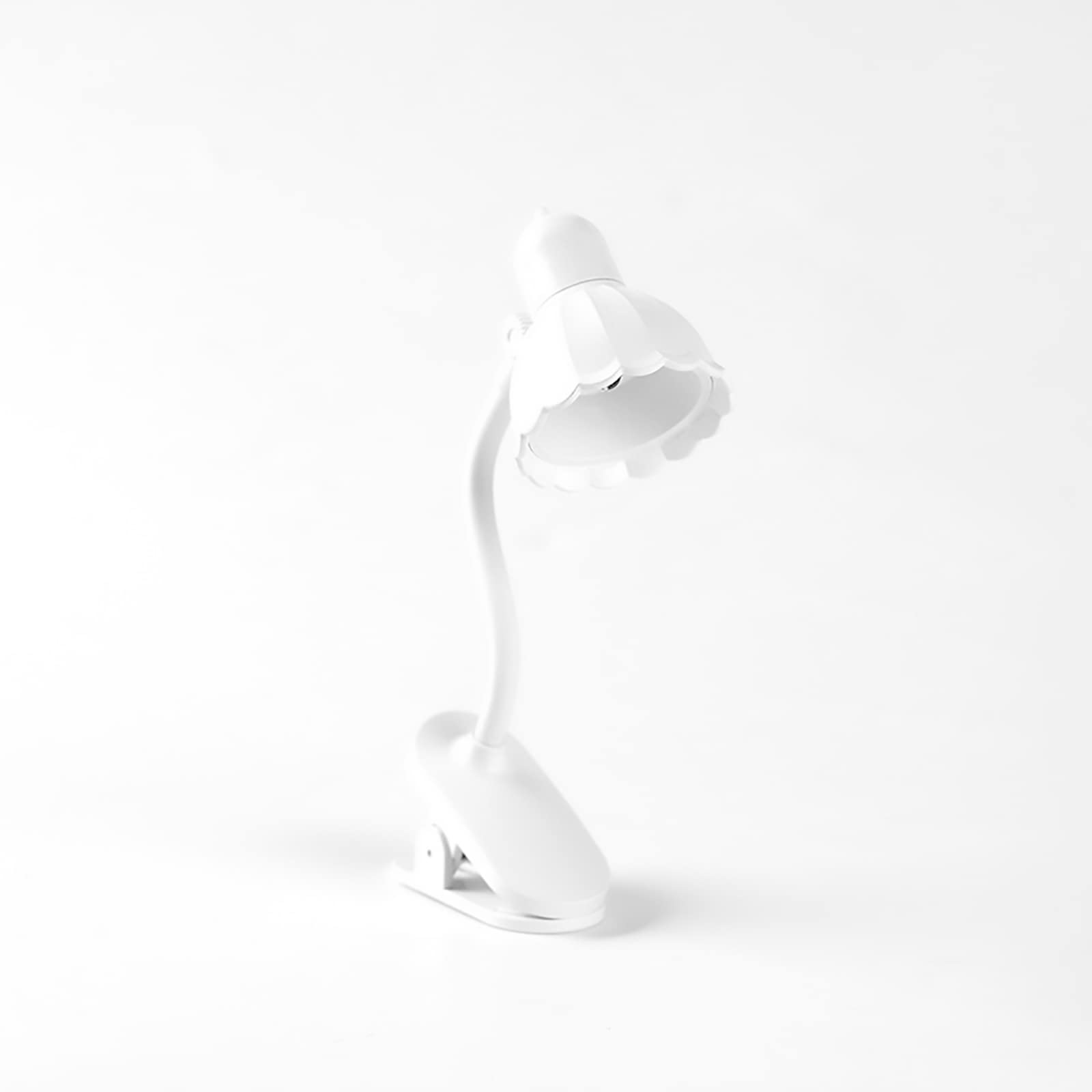 Clip on Lamp Portable Reading lights for books in bed, Mini Cute Novelty Flower Lamp with Small Petal for Girls, LED Clip-on Light, Battery Operated Eye Caring Warm Lamps for Decorating Office Desk