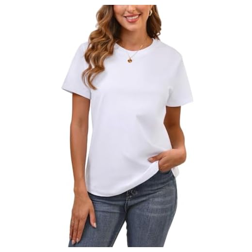 17+ Fall Outfit Ideas for Women That Always Look Stylish White Basic T-Shirt