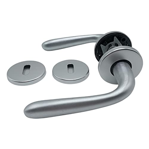 La maniglia misura dalla parte della presa (parte lunga impugnatura) 120mm, la rosetta tonda misura 50mm, e le boccolette per la chiave sempre tonde misurano 50mm. Il prodotto è completo di chiave esagonale ideale per il montaggio.
