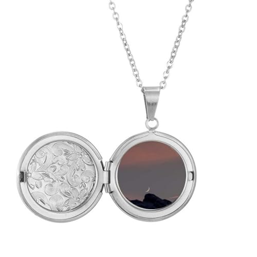 Collier médaillon lune Art déco, l'excellence d'un bijou raffiné