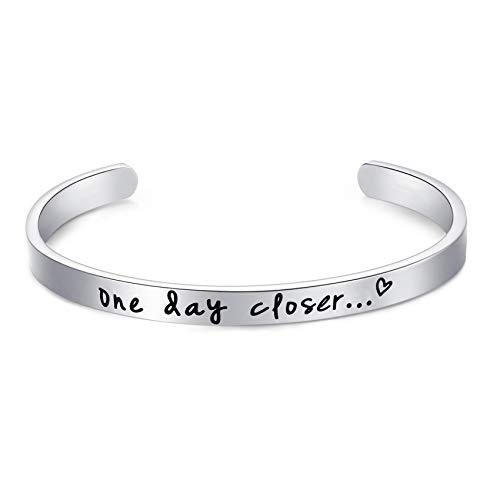 Relation longue distance : le bracelet One Day Closer de 6 inch pour rompre la solitude