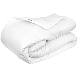 ✔️ Couette été 200g garnissage 100% fibre creuse polyester siliconée, enveloppe coton avec piquage lignes et finition biais + housse de rangement - Fabriqué en Europe
