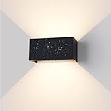 Étanchéité IP65 : Fabriquées en aluminium de haute qualité, nos appliques murales extérieures sont inoxydables et ne jaunissent pas. Grâce à leur indice de protection IP65, elles sont conçues pour résister aux intempéries et conservent leur fonctionnalité même sous la pluie et en extérieur.
