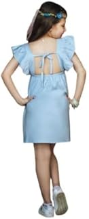 فستان بناتي كت لبني رسمه صغيره عند الصدر شكل ورده