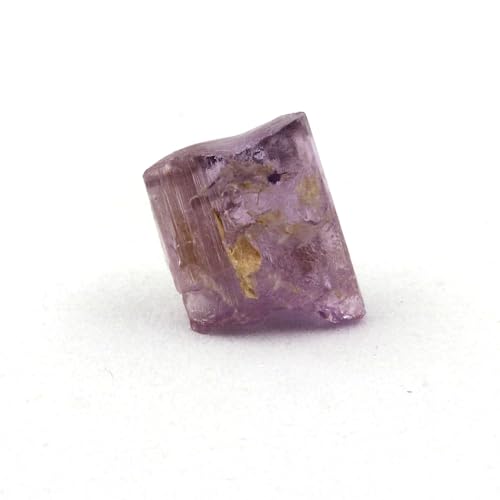Scapolite 4.02 carats naturelle de Mpwapwa Dodoma pour collectionneur de pierres