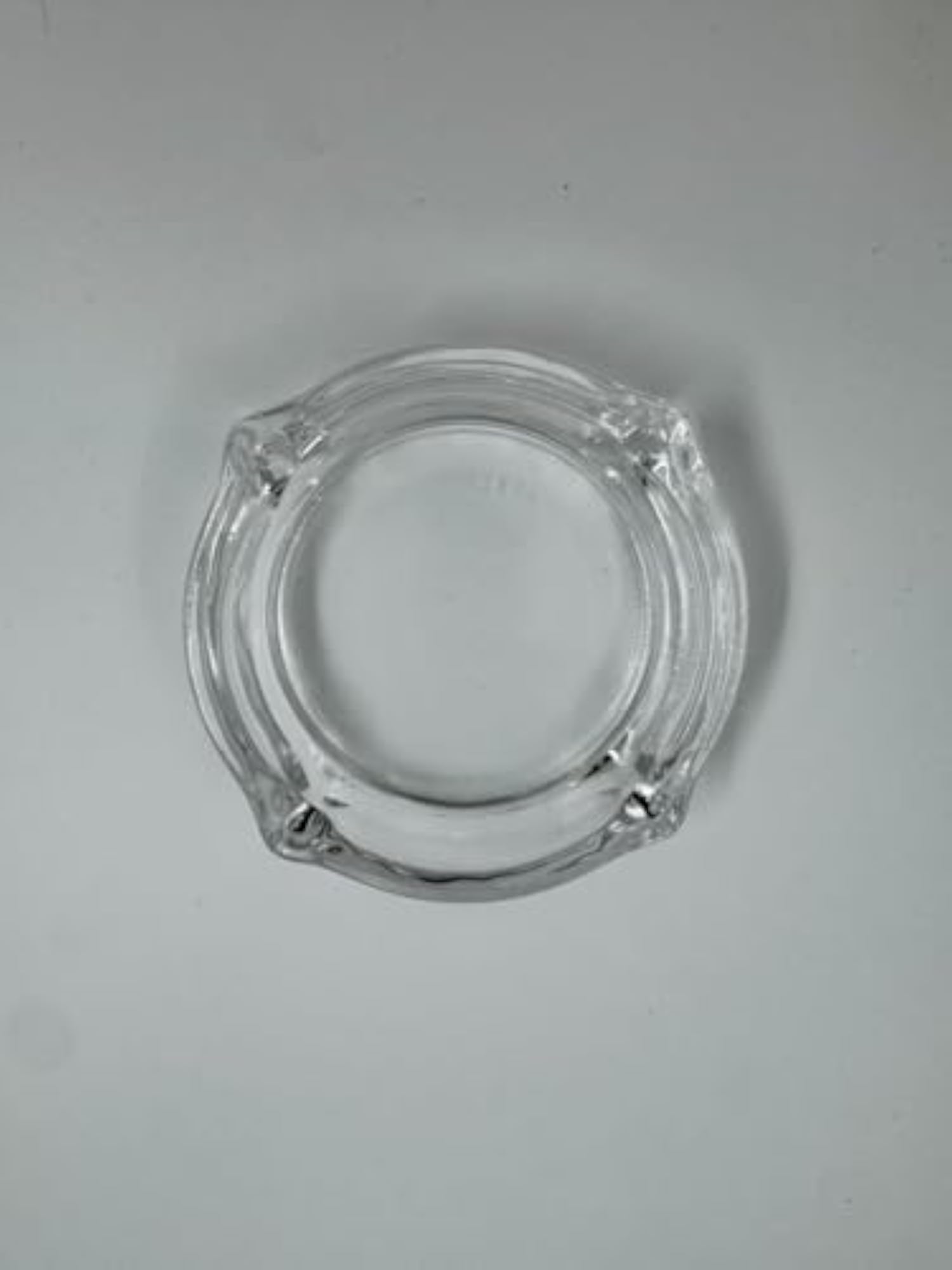 Round Crystal Glass Ashtray for Cigarettes & Cigars