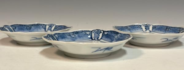 骨董　古伊万里　瀬戸　白磁　染付　波フチ　希少　陽刻　めで鯛　手塩皿　豆皿　３客 Amazon.co.jp: **古伊万里染付宝尽くし文小皿3客江戸時代（豆皿