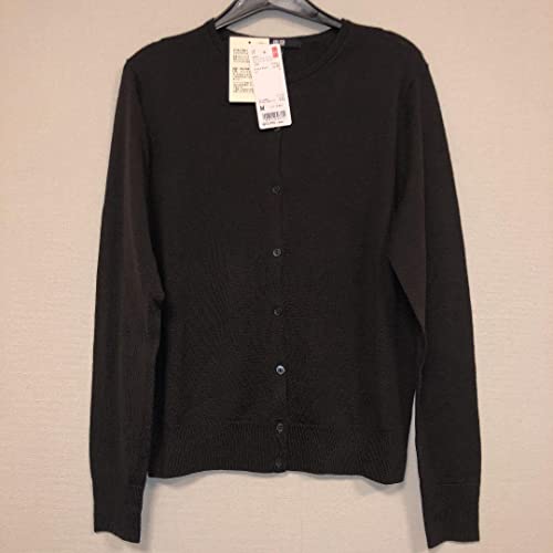 ユニクロの黒いセーター