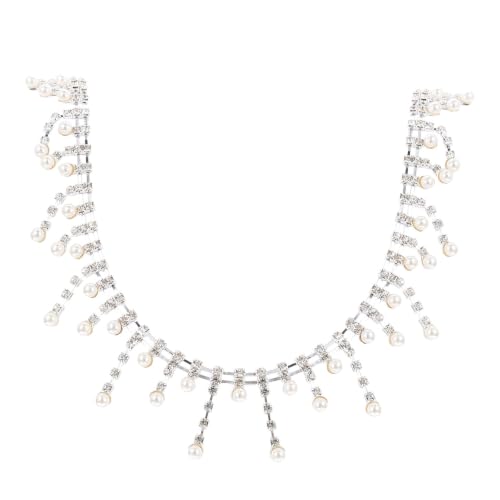 Ribete plateado de perlas y strass con engaste de alta costura