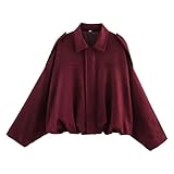 Confectionnée dans des matériaux haut de gamme, cette veste en suédine pour femme offre une sensation de luxe sans compromis. Son col à revers et ses manches longues en font la pièce idéale pour toutes les occasions : trajets quotidiens, virées shopping, escapades de week-end ou virées citadines improvisées.