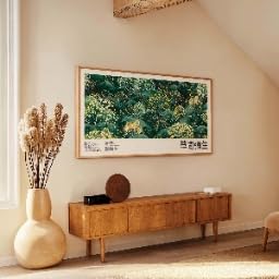 Toile forêt style Kusama et art mural Japandi vert pour créer un salon zen et élégant