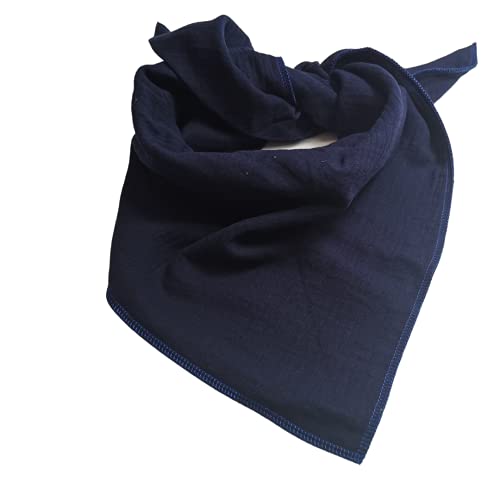 La taglia 3 può essere indossata dai 6 anni in su. Il lato più lungo con circa 140 cm può essere accorciato con un nodo all'estremità. Così il foulard cresce con voi. Il lato corto è lungo circa 100 cm. Questo foulard è spesso indossato dai genitori.