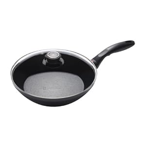 Swiss Diamond 9.5″ Stir Fry Pan Edge Nonstick Induction Diamond Coated Aluminum Stir Fry Pan, With Lid – PFOA Free, Dishwasher/Oven Safe Stir Fry Pan Grey