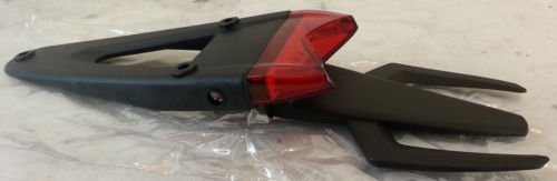 Universale Fanale Posteriore LED Rosso Con Portatarga Enduro